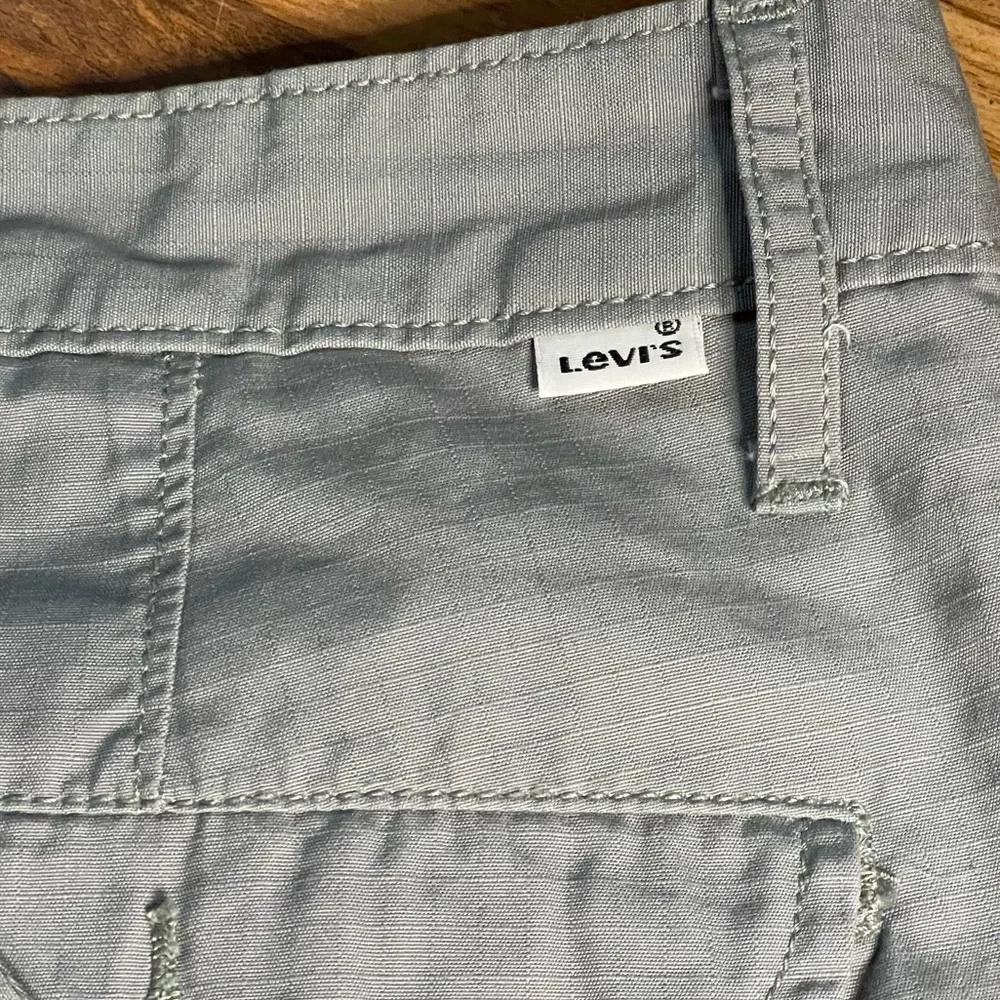 Men’s Levi Strauss & Co gray cargo jorts‎ size 42